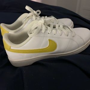 White/gold Nike Court Royale 2 - excellent condition